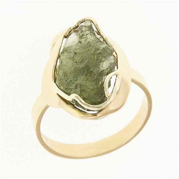 Anello d'oro con moldavite 093