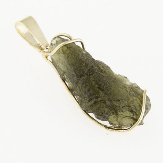 Pendente in oro con natural moldavite 068