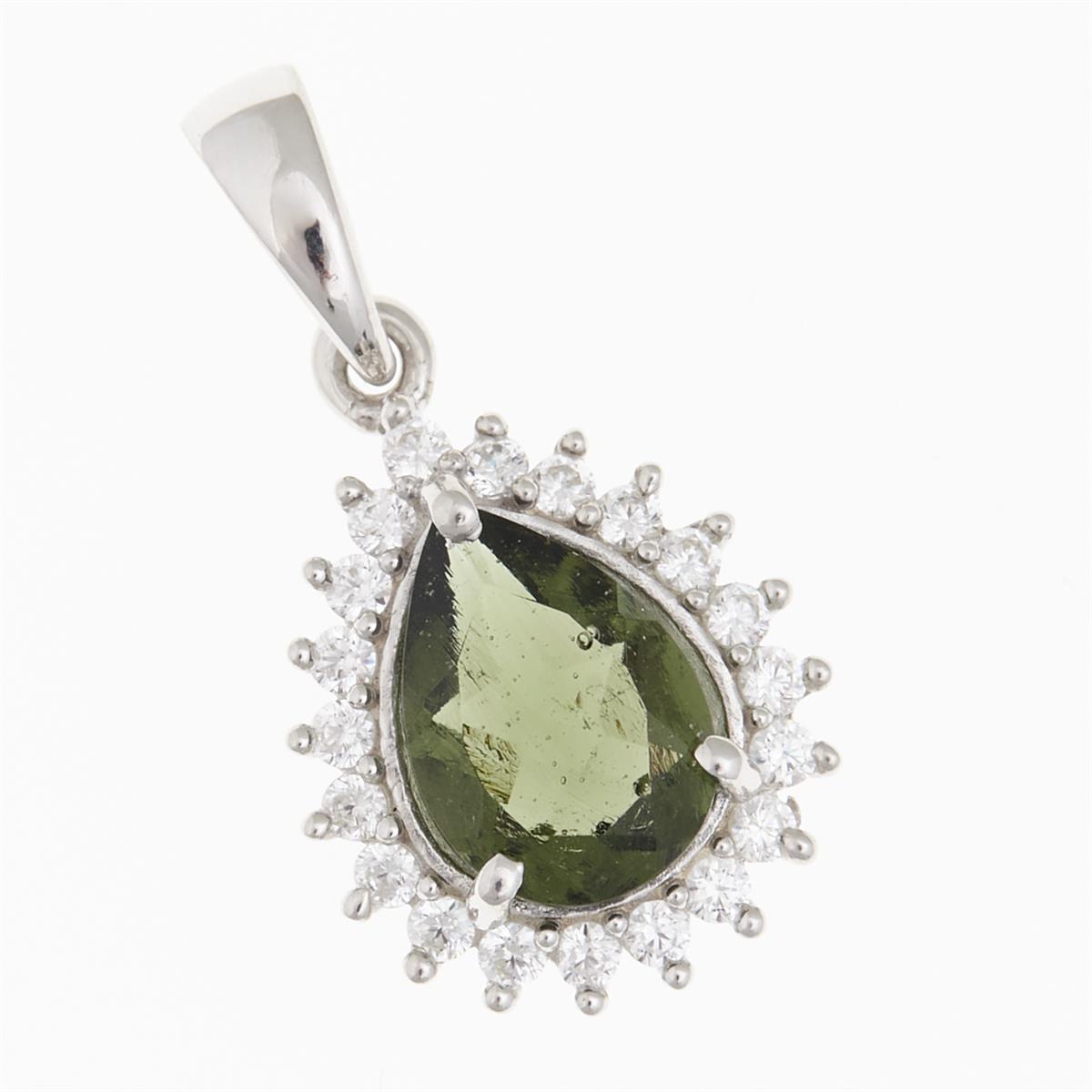 Pendente in argento rodiato con moldavite faccettata a goccia verde oliva e contorno di zirconi