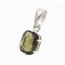 Silver pendant with moldavite 31
