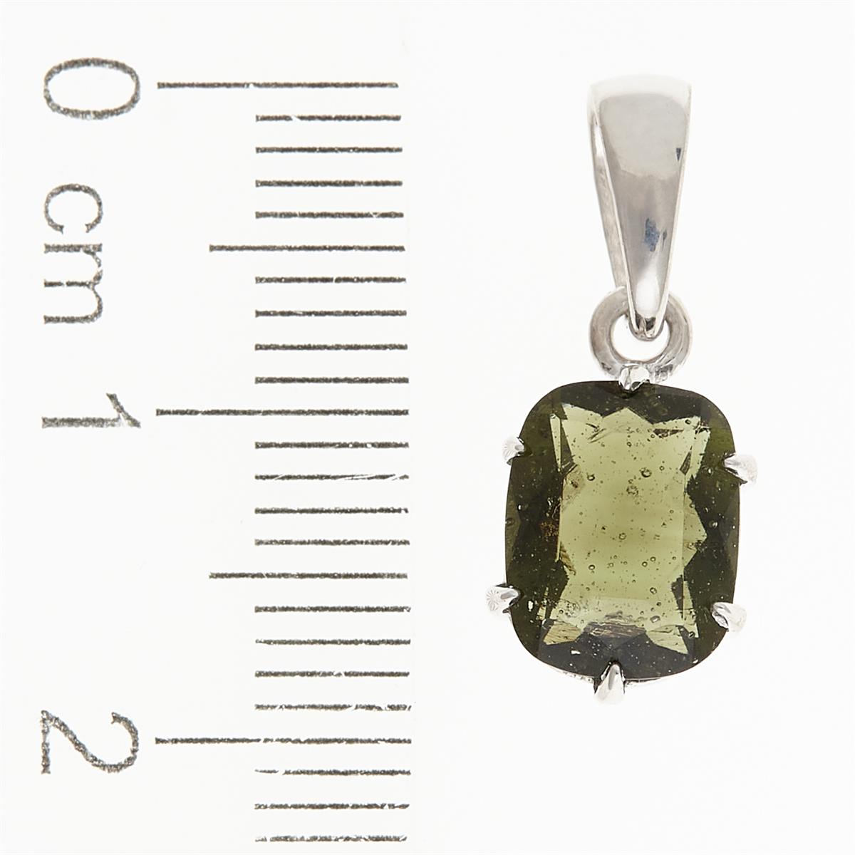 Silver pendant with moldavite 31