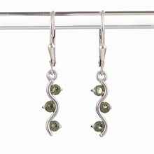 Orecchino in argento con codice moldavite 097-4