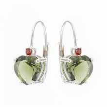 Orecchini in argento con moldavite e granati - cuore 110G-4
