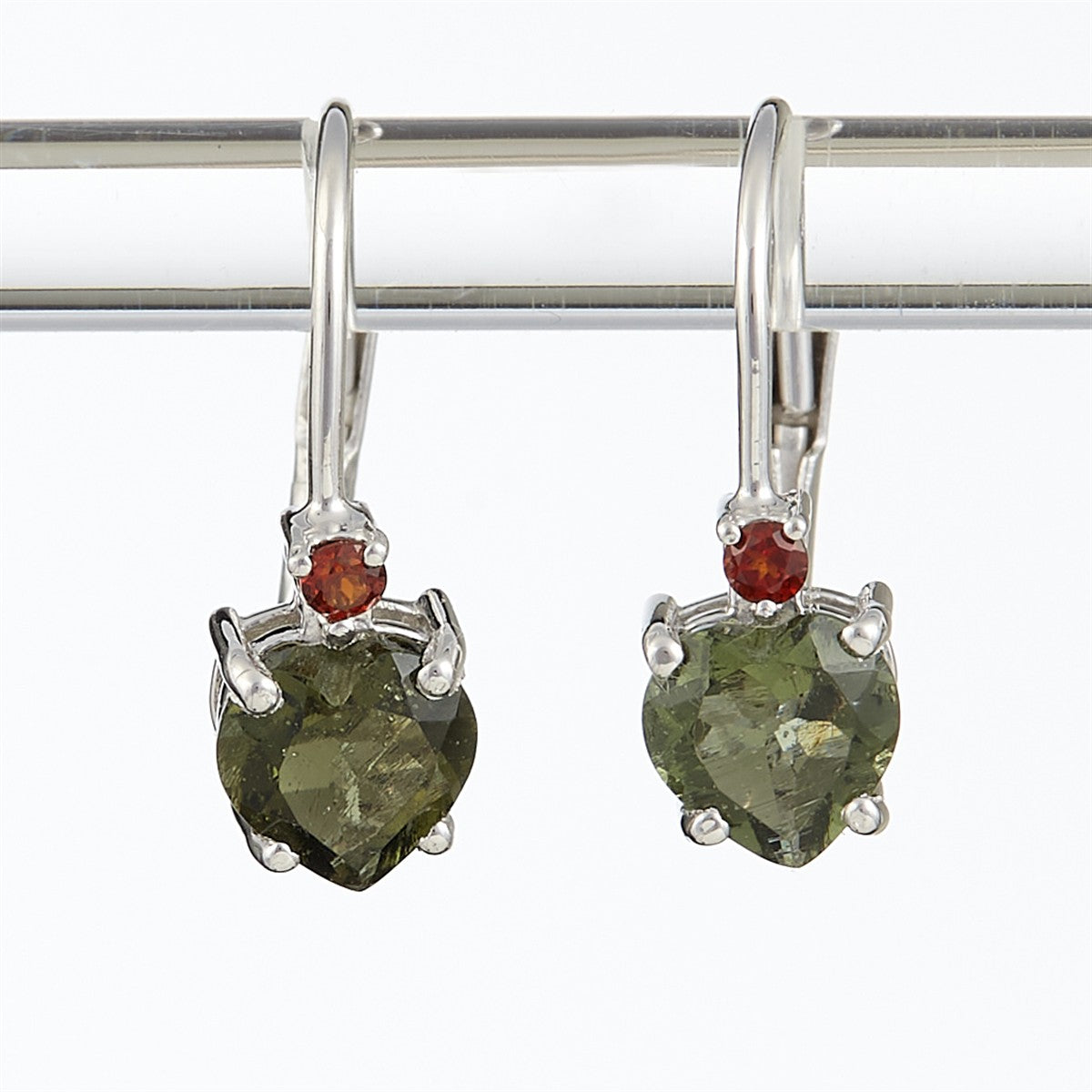 Silver earrings with moldavite and garnets - heart 150G-4