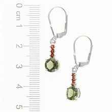 Orecchini in argento con moldavite e granati 434G-4