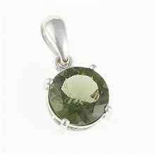 Silver pendant with moldavite 108