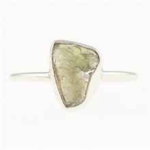 Anello in argento con pietra naturale moldavite 011B