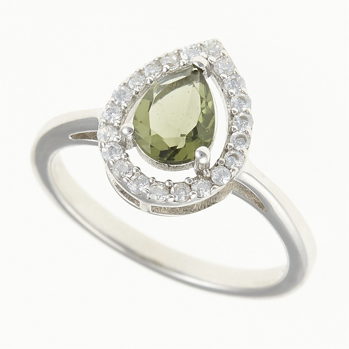 Anello in argento rodiato con moldavite verde a goccia circondata da zirconi incolori